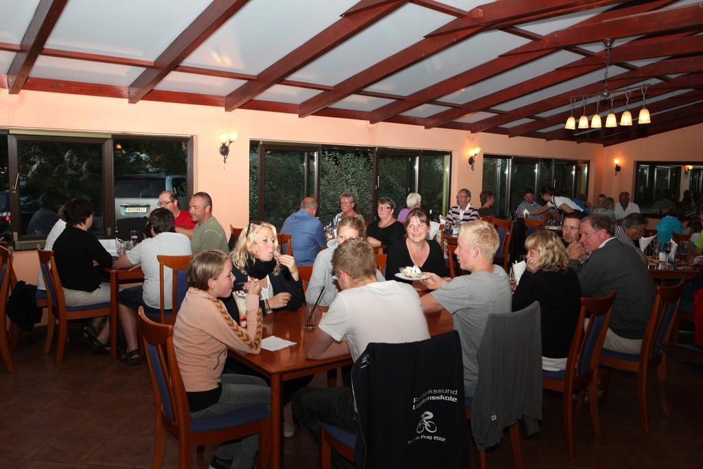 ホテルCamping Oase Praha Zlatníky エクステリア 写真