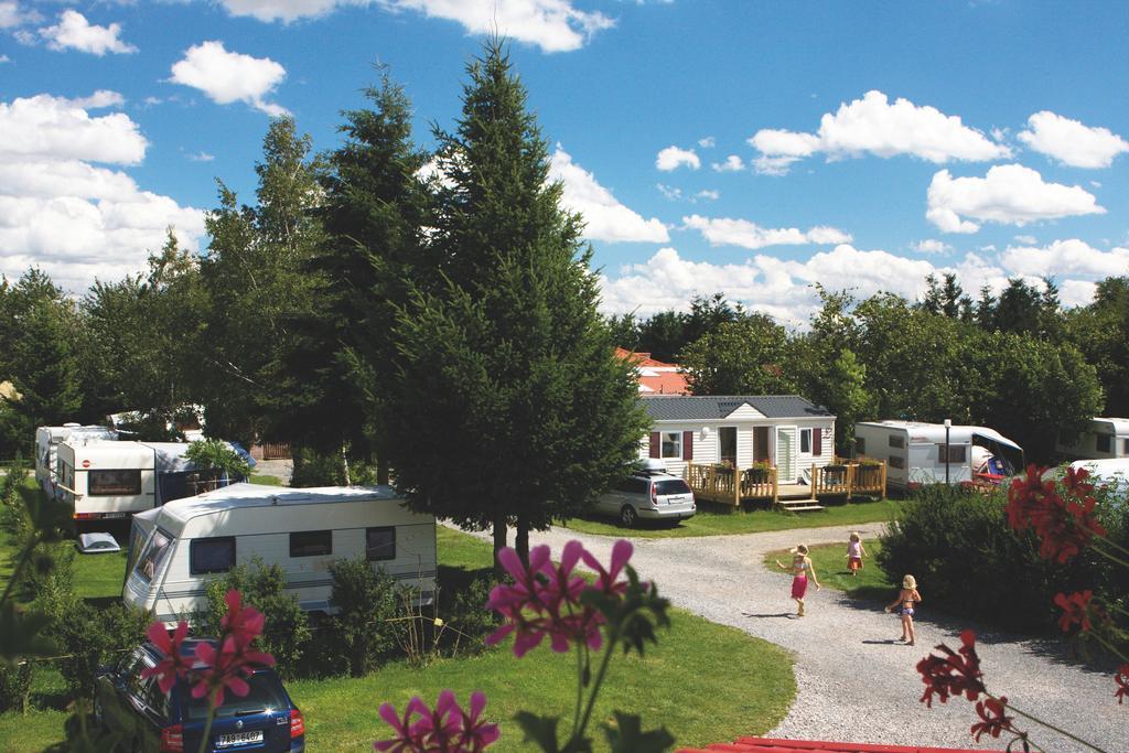 ホテルCamping Oase Praha Zlatníky エクステリア 写真